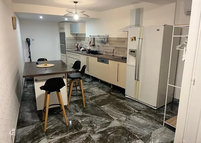 Cher Stephane Apartman *